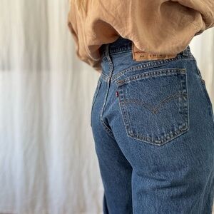 Vintage Levi’s 501 1993 mid rise mid blue straight leg fit very clean